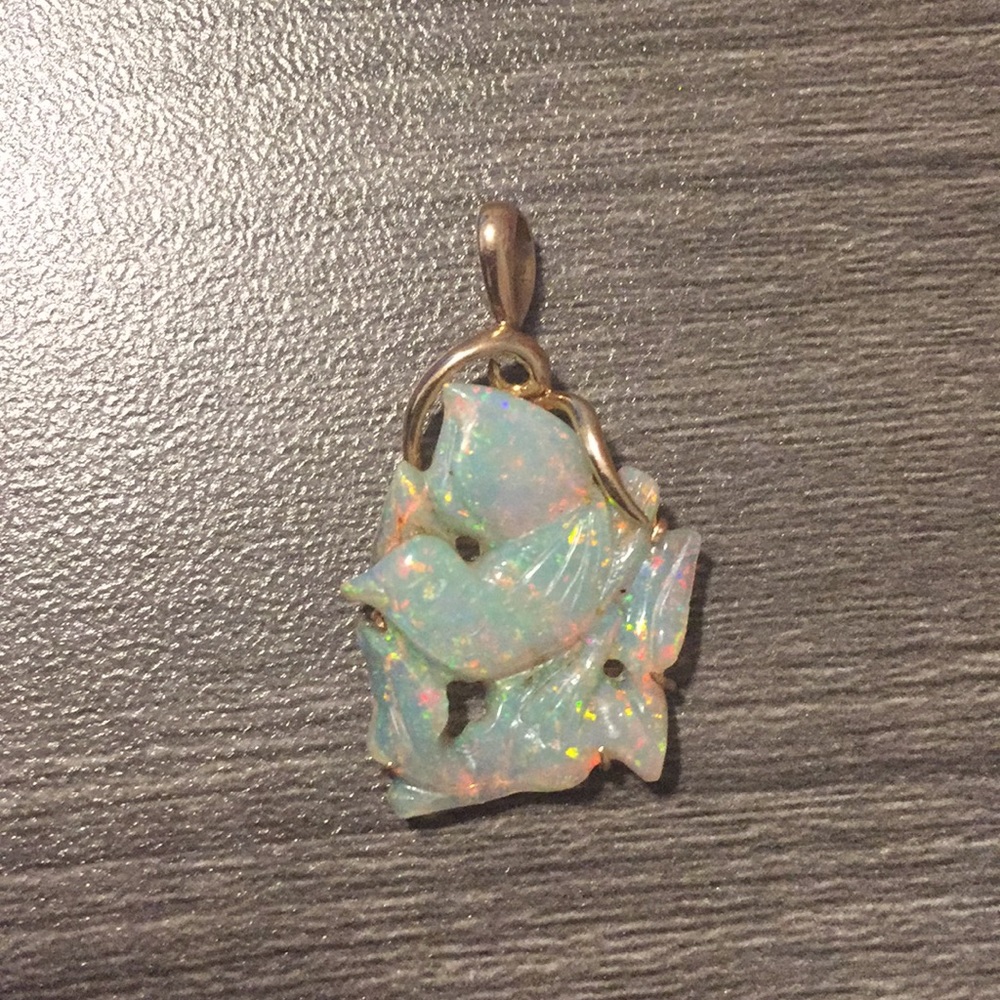 Opal gold pendant